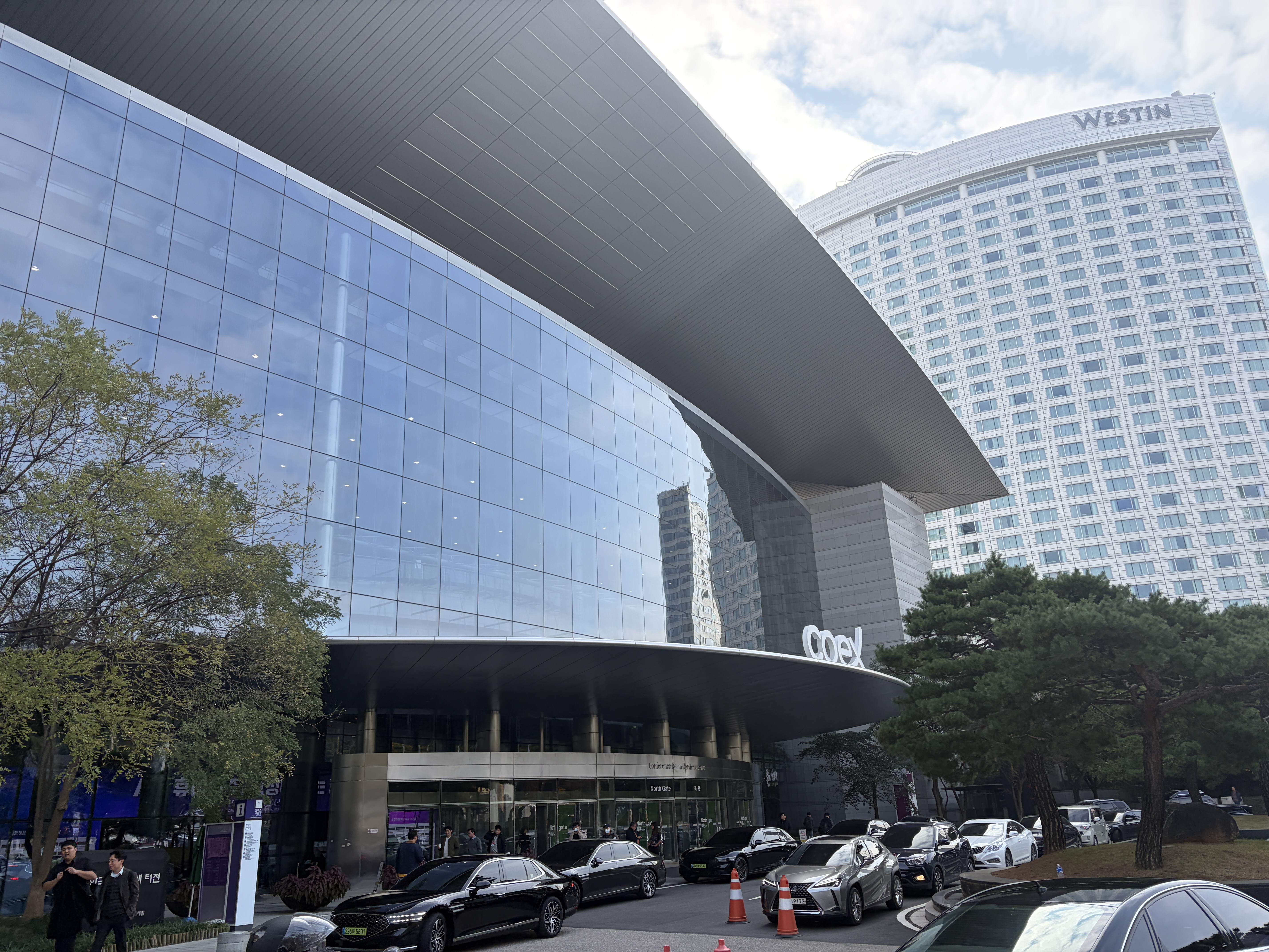 The COEX mall from the outside